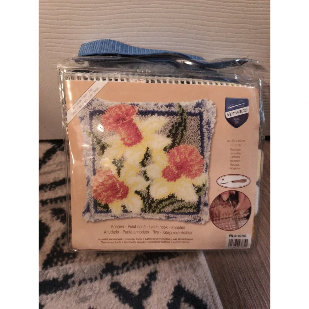 Vervaco Latch hook pillow kit Flowers stamped 16x16 PN-0149783 Vintage